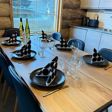 Skilodge Maentahti A רוקה